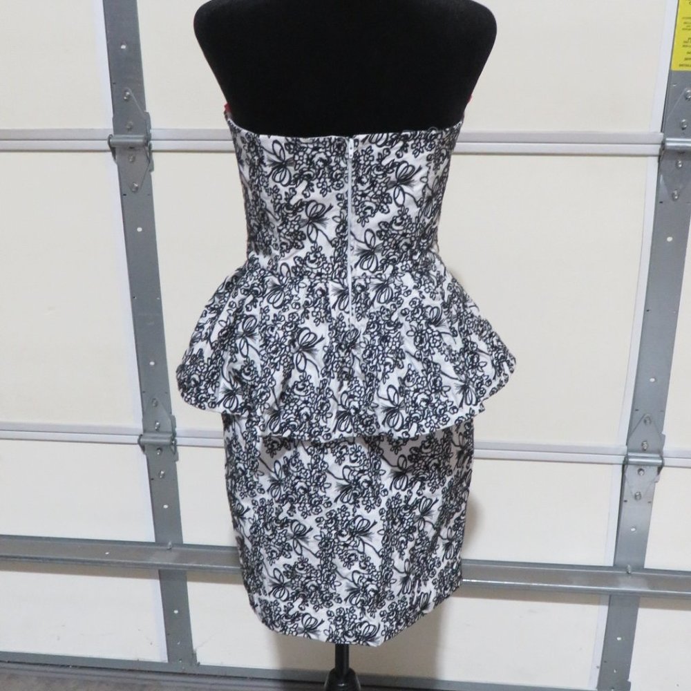 Stunning Betsey Johnson Black Tulle & White Embroidered Strapless Cocktail dress - Picture 6 of 14